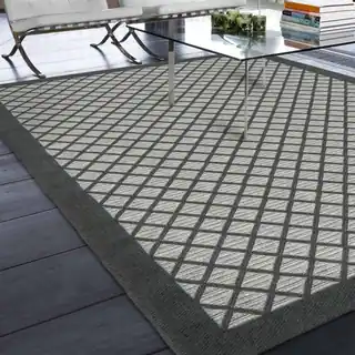 Indoor/Outdoor Geometric Lattice Crossing Area Rug (7'7 x 10'10)