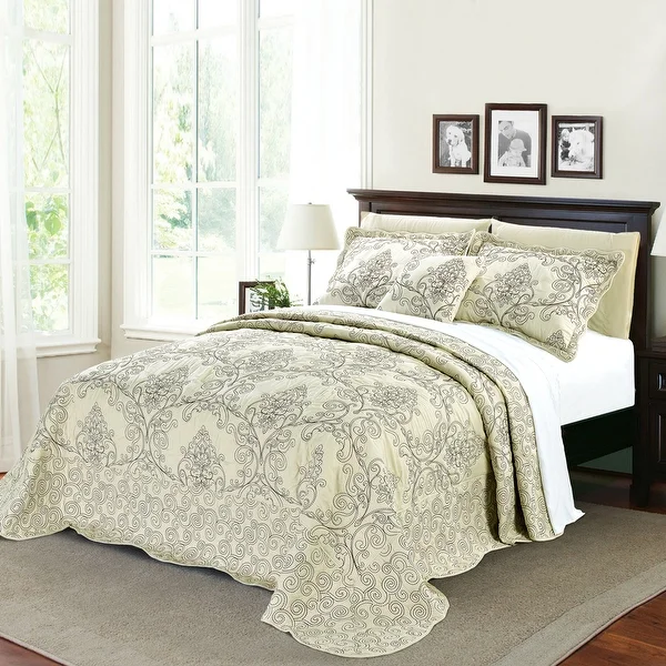 Serenta Damask Oversized 4-piece Bedspread Set